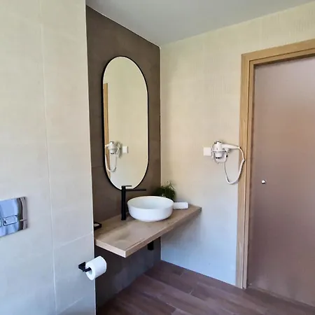 Waterside Hotel 3*