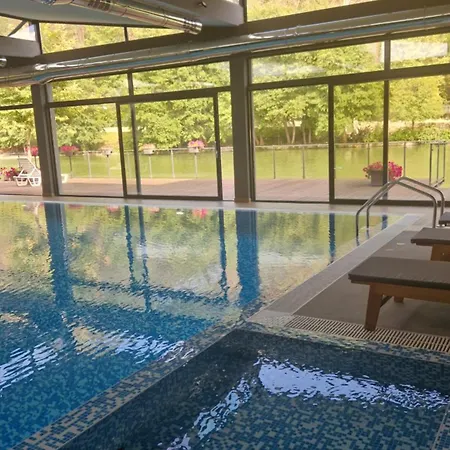 Waterside Хотел 3*