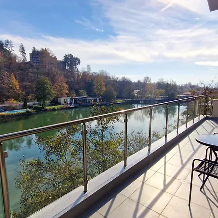 Waterside Хотел 3*